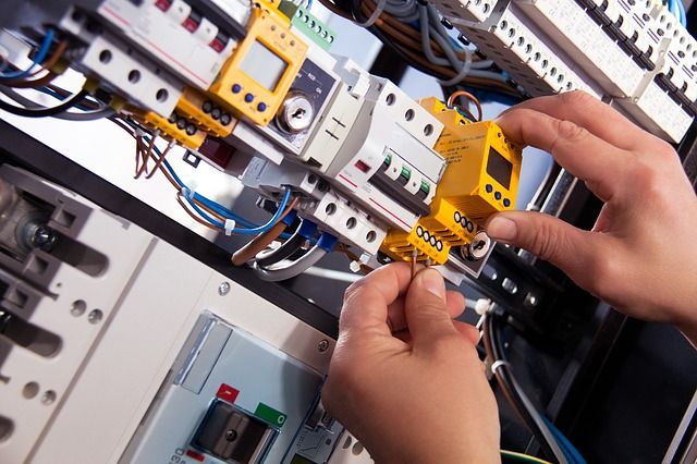 industrial-electrical-system-maintenance-checks Maintenance and troubleshooting of an industrial electrical system